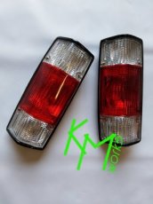 Tail lights red / white